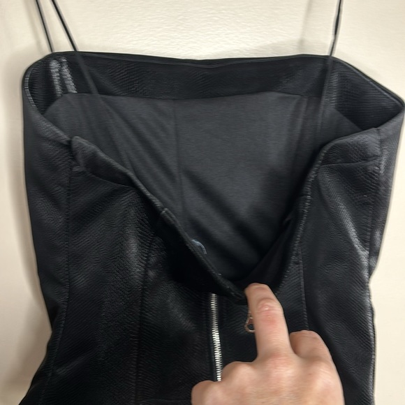 Kirious | Black Snakeskin STYLE cropped Fitted Top | Back Zippper | Trendy SZ M - Picture 7 of 8